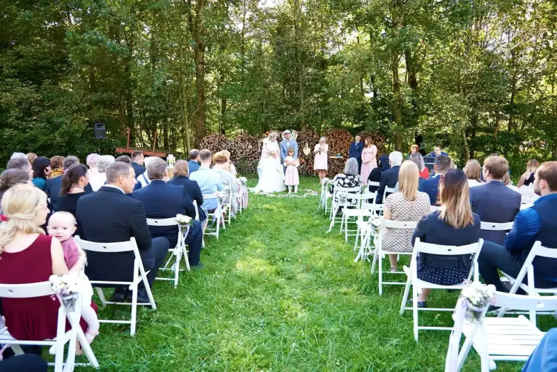 Freie Trauung im Garten des Hotels
